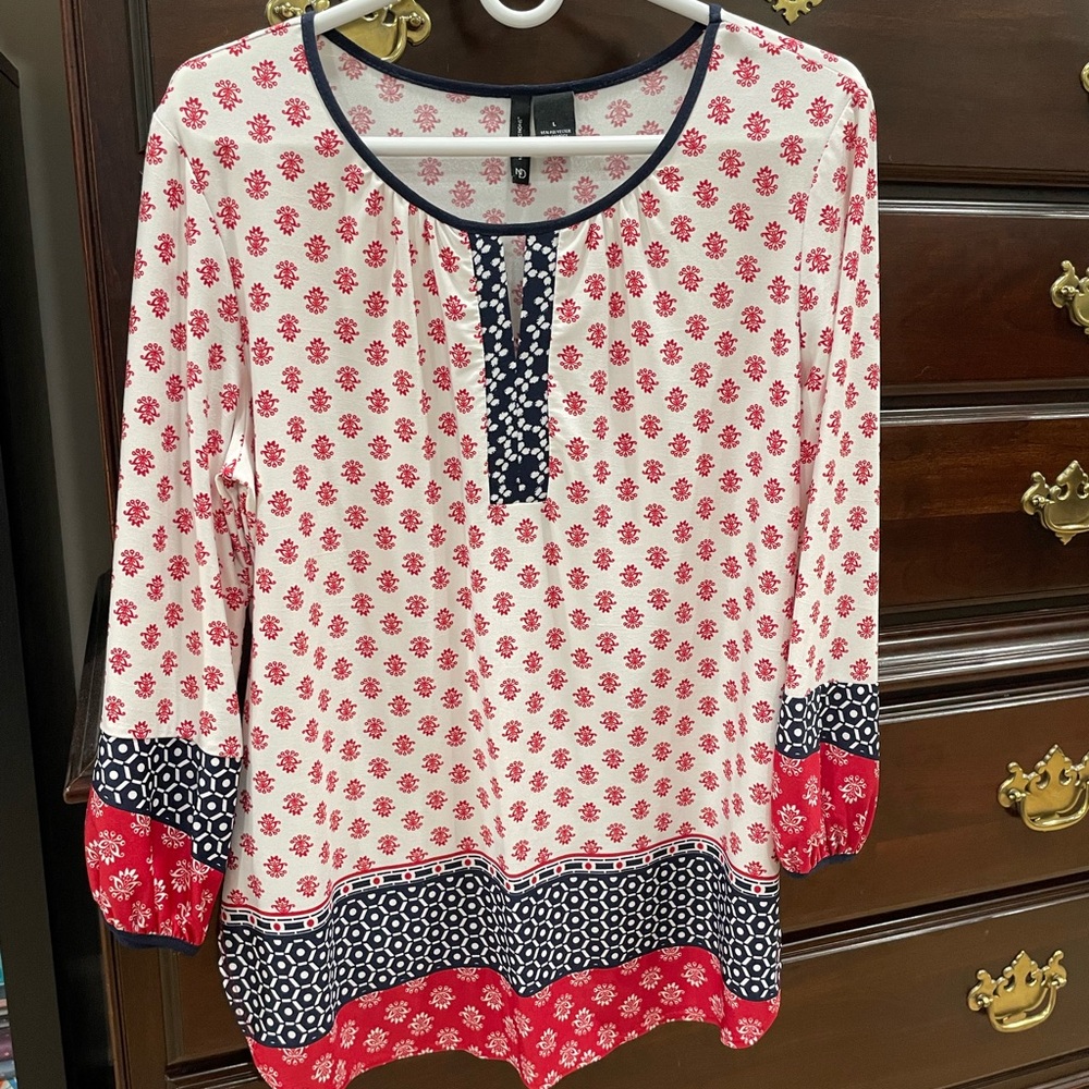 Women’s blouse size large